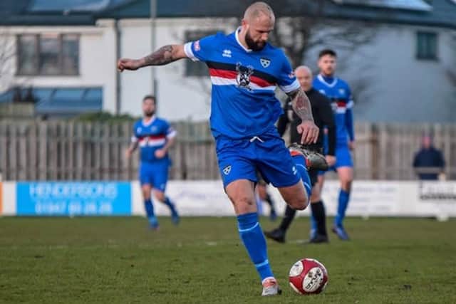 Alex White has returned to Whitby Town to bolster their defence.