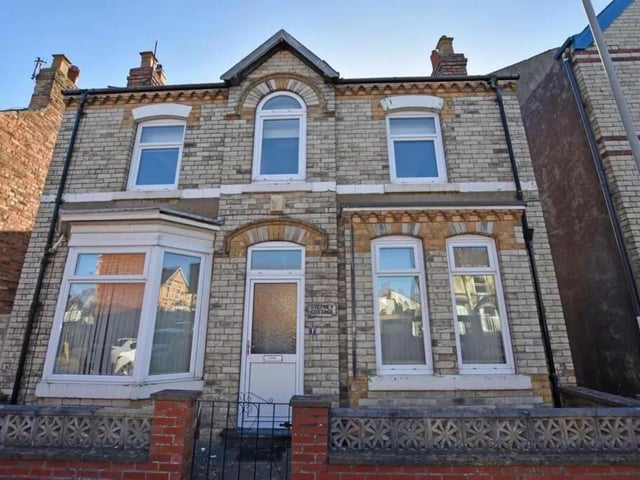 This two bedroom and one bathroom detached home is currently for sale with Smooth Sale for £150,000.