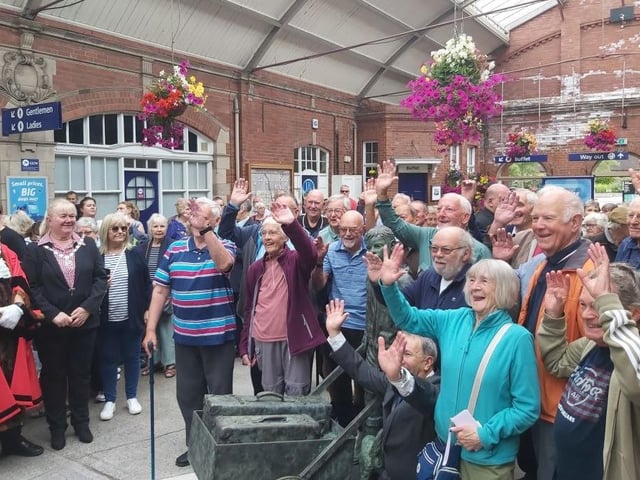 The sculpture commemorates the barrow boys' history and Bridlington's heritage.