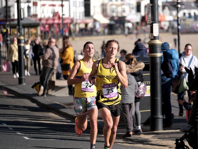 Bridlington Road Runners' James Wilson leads Scarborough AC's Dan Bateson at the 10k