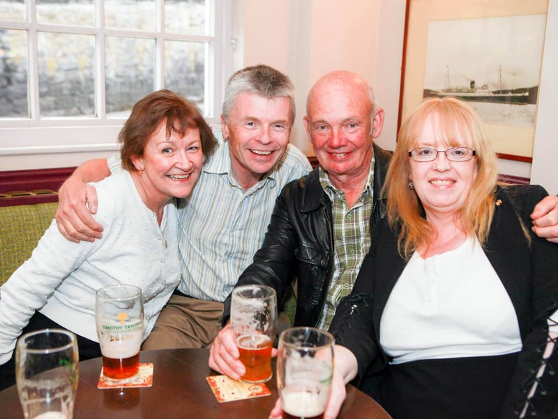 Lori, John, Steve & Julie enjoy a catch up in the Hole in the Wall
