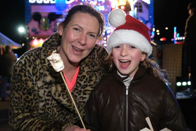 Mum and daughter have fun. photo: Richard Ponter