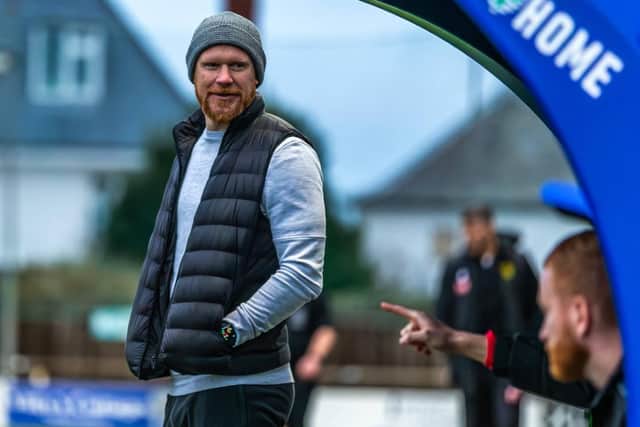 Assistant boss Jason Kennedy has signed a new Whitby deal until the end of the 2025/26 season