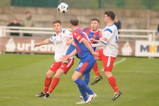 Brid Town battle it out with Hedon Rangers.