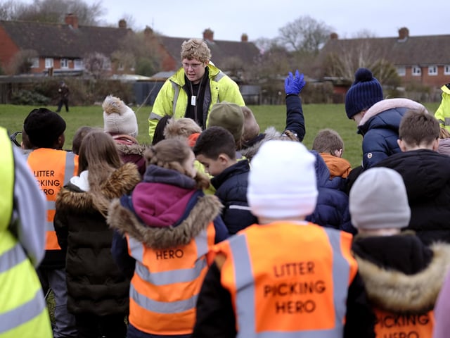 Cinder track Ranger Anna Waite talks to the pupils.
