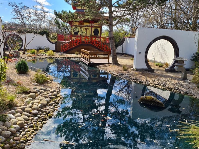 When taking the bus to Scarborough, visitors can explore Peasholm Park, which can be enjoyed all year round.
The park is open 24 hours a day, seven days a week with free entrance. It’s the perfect place for a trip out with the family, with well-behaved dogs on leads also welcome.
The park has a natural glen with a stream running through it which culminates to a beautiful lake at the bottom, with different paths available to explore.