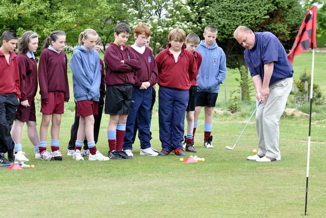 Golf coaching for Graham School year sevens with South Cliff PGA Community coach Ivan Oliver.
102111a