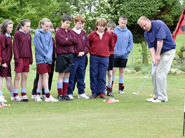 Golf coaching for Graham School year sevens with South Cliff PGA Community coach Ivan Oliver.
102111a