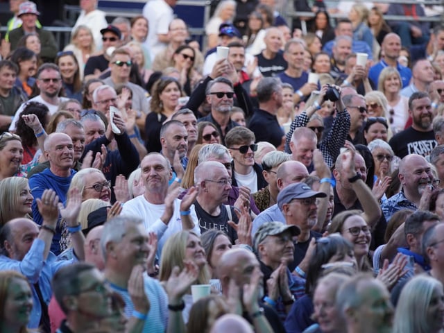 A packed audience saw Deacon Blue on a cracking Friday night!