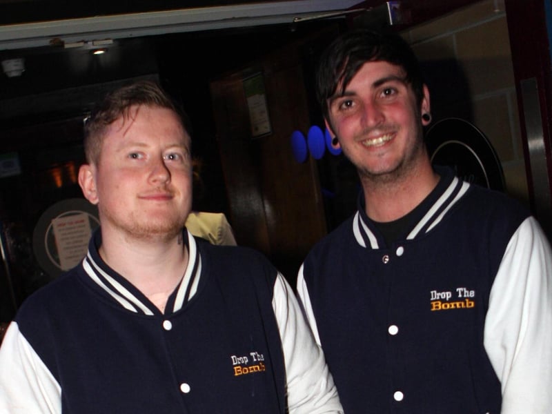 Joe and Ant looking after the punters in Blue Lounge.
132842a