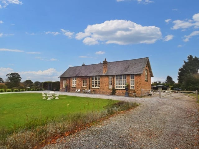 The detached former school dating back to 1837 has a plot of around half an acre and is on the edge of the renowned Ganton Golf Course, with exceptional views.