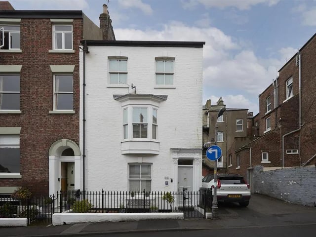 This one bedroom and one bathroom flat is for sale with Manhatten Property with a guide price of £175,000