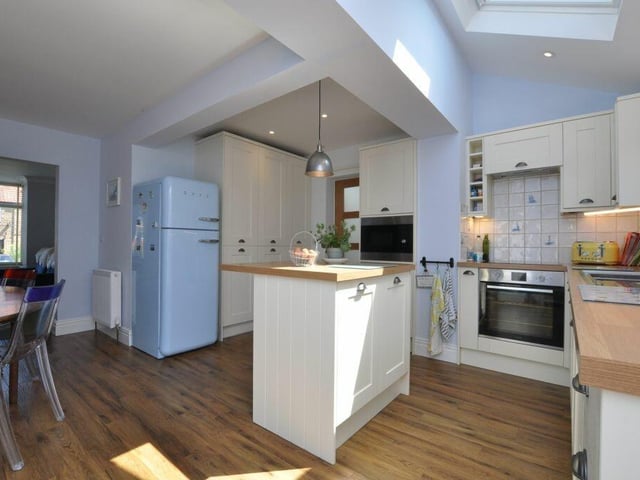 An alternative view of the kitchen.