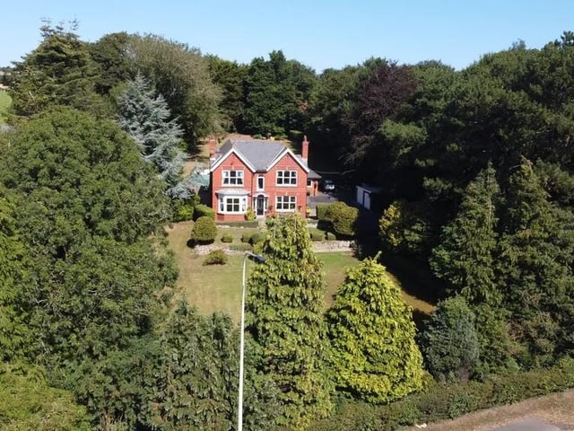 Five bedroom detached house - Price: £925,000