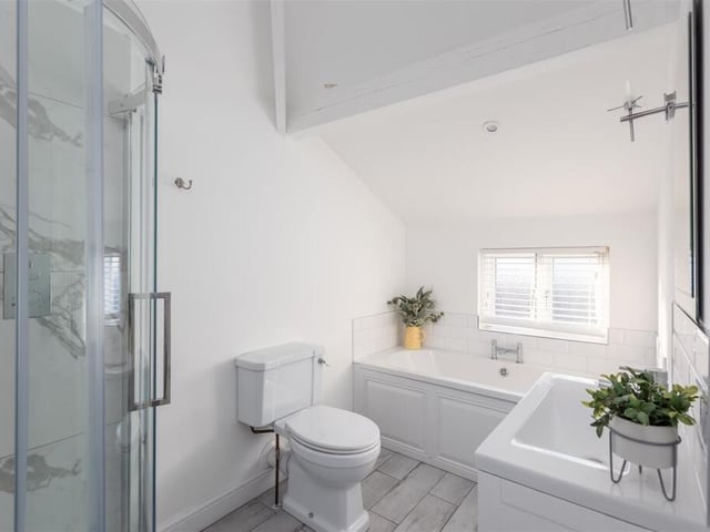 A contemporary style bathroom.
