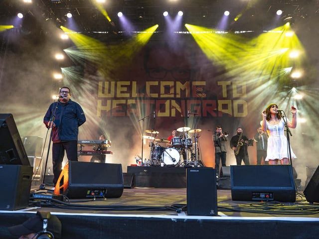 Paul Heaton was joined by special guest singer Rianne Downey.