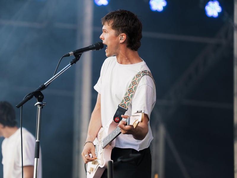 The Florentinas warm up the crowd. picture: Cuffe & Taylor