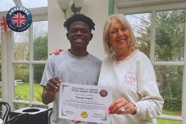 Osman receiving his scholarship award