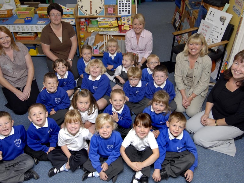2007. Cayton New Starters Staff ATA Jane Allen, Lunch Supervisor Tracy Beswick, Teacher Dee McCulloch, ATA Hilary Bell, Student Kate Hayes.