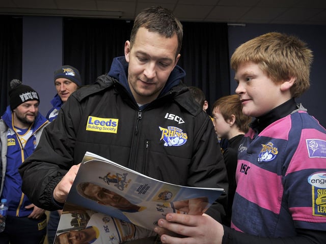 Leeds Rhinos go to Scarborough Rugby club to meet fans - Danny McGuire signs for Sam Collin.
Picture: Richard Ponter.