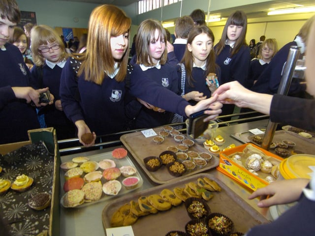 The bun sale at Eskdale School, to raise money for Haiti.
w100304b