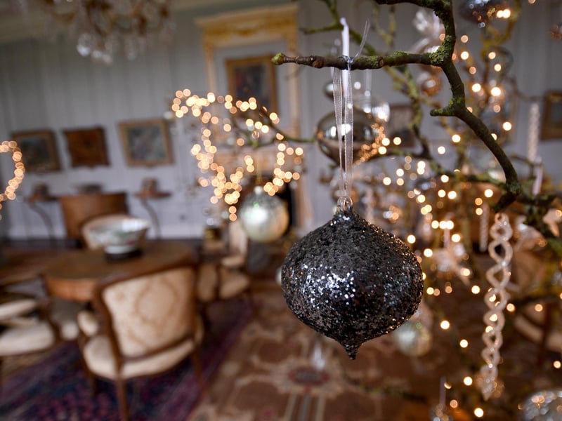Wood fired pizzas, spiced hot drinks, home baked cakes and lots of other treats are available, and the gift shop has some beautiful Christmas decorations and gifts for sale.