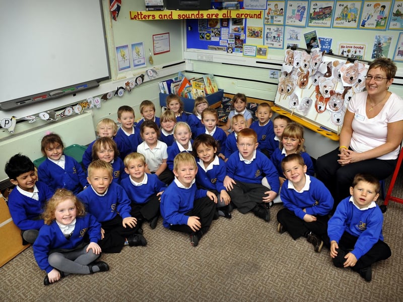 Blue reception class at Gladstone Road Infants School.
picture, Andrew Higgins, 094305c