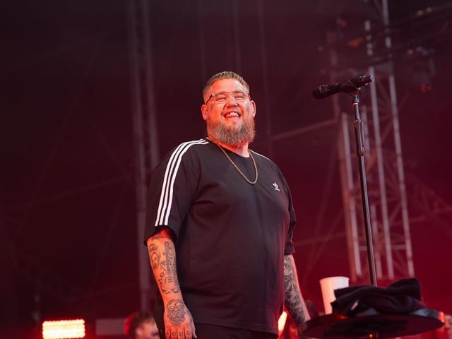 Rag 'N' Bone Man takes to the stage