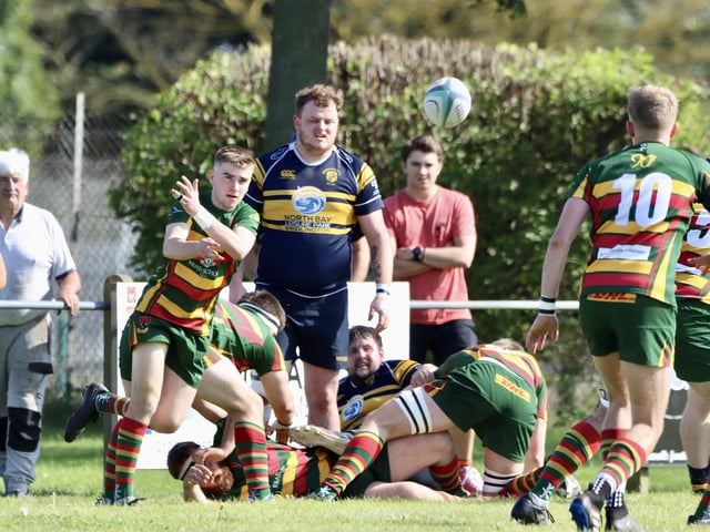 The visitors pass the ball on at Bridlington RUFC.