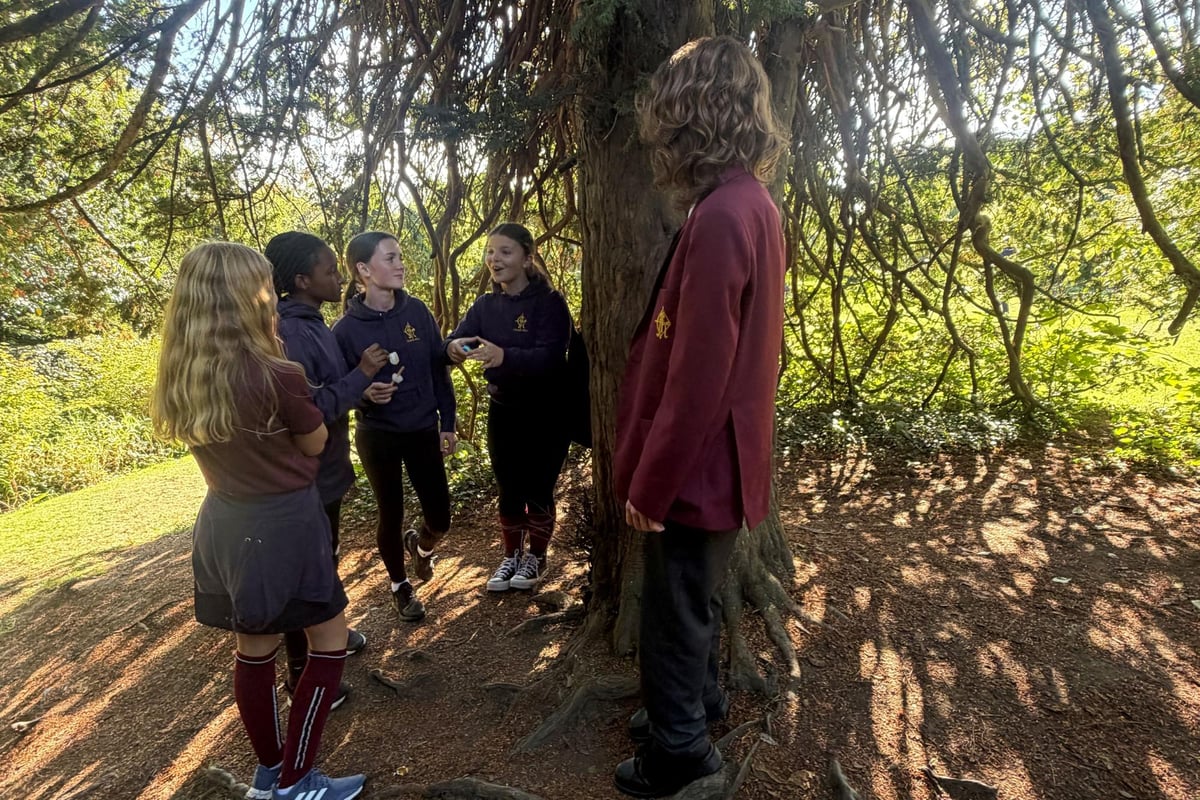 'When we switched off' - Fyling Hall School students' year without mobile phones
