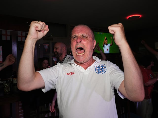 Goal at Dickens Bar! photo: Richard Ponter