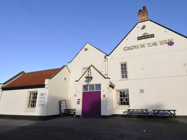 The Crown Tavern is located on Scalby Road and has a large beer garden. The beer garden has plenty of tables, space and sunshine and it has a children's play area.