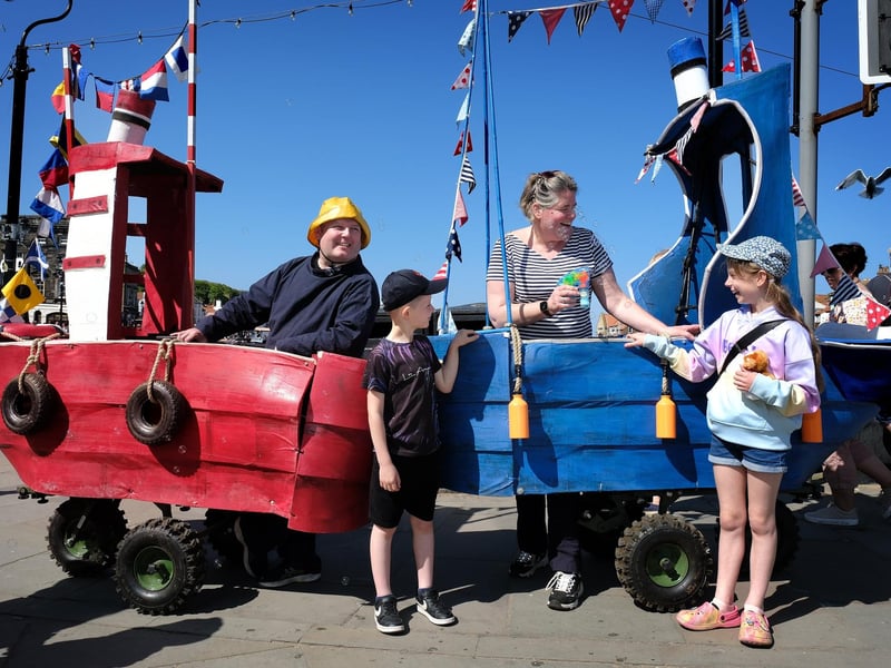 Meeting some seafaring travellers.
picture: Richard Ponter