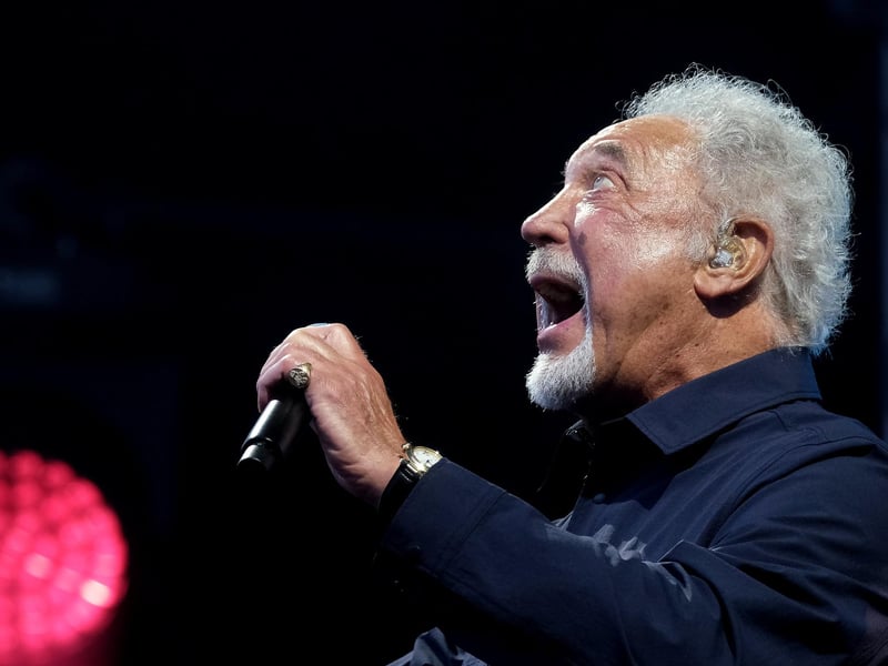 Sir Tom Jones in fine voice.