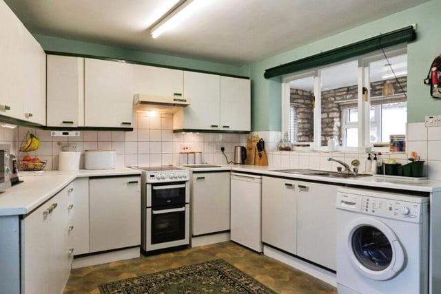 A cottage kitchen with fitted units.
