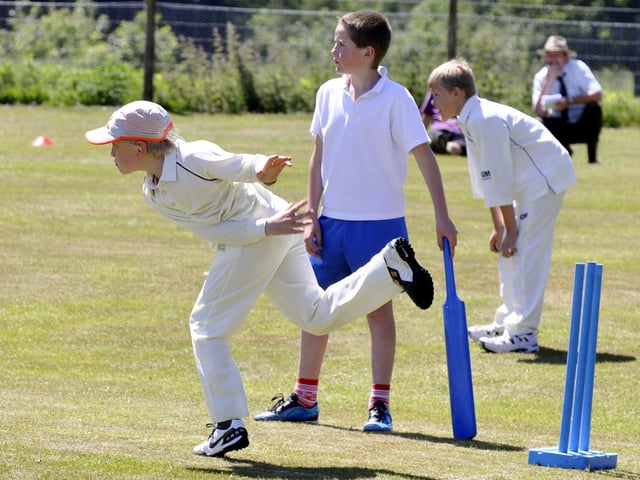Kwik Cricket finals - Gladstone Road batting against East Ayton..Ayton bowler in action.
102520d