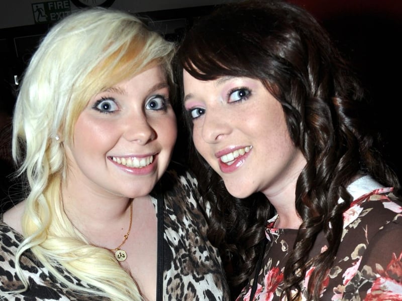 Tasha and Louisa in The Pickwick!
1129120m.
