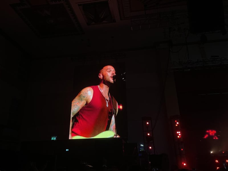 The band performed a 17 track long setlist!
