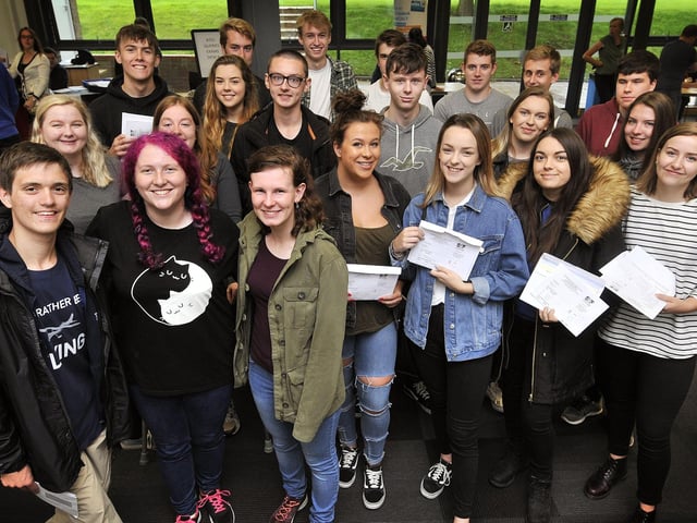 Succesful students at the college in 2017.