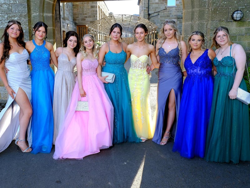 Eskdale students pose for a group photo.