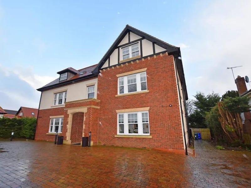 This two bedroom and two bathroom flat is for sale with Tipple Underwood for £285,000