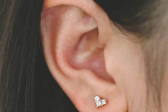 EARSASS GLAMOUR HEART
£19
Small heart stud, perfect for multiple lobe piercings.
Available at https://earsass.com/products/the-glamour-heart
Cubic Zirconia Paved - 18k gold plated.