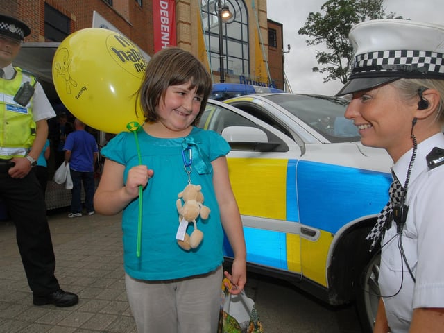 Scarboroughs Community Fair, chatting to the Police - PCSO Pete Fewster, Faye Smith, TC Nikki Burnett.