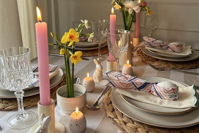 These tablescaping ideas from Viners and Mason Cash will transform your classic roast into an Easter spectacular. Image: Molly’s Home & Hosting