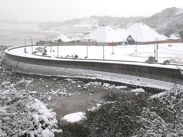 Scarborough North Bay white over. photo: Richard Ponter
