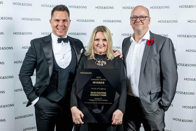 Ruth Kemplen (C) and Vaughn Medhurst (R), Owners of Blue Dolphin Holiday Park receive their award from Luke Hansford, Senior Vice President - Supply at Hoseasons (L).