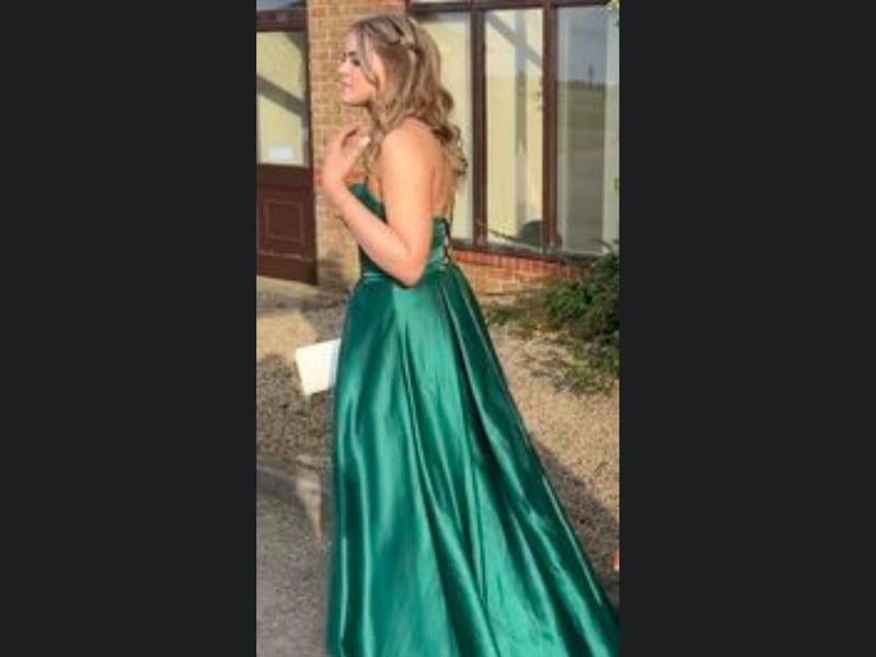 This lovely lady was looking very elegant in this green gown.
