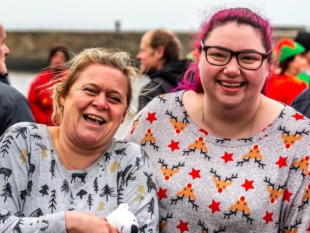 Two dippers enjoying the fun!