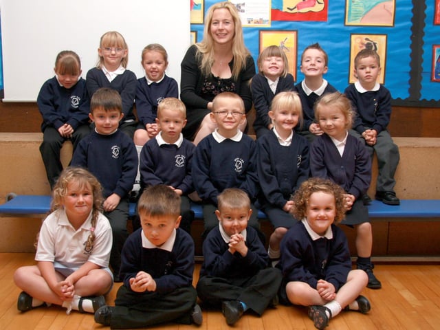 New starters at Seton School with new teacher Miss Barningham (2009).