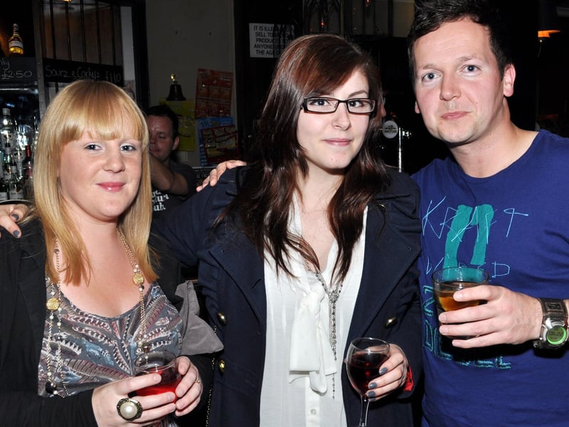 Michelle, Vanessa and Sebastian!
1129120j